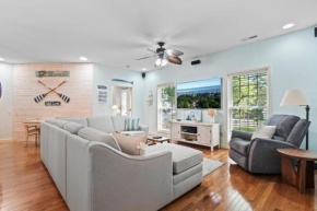 Stunning Beach Cottage! Hot Tub and Pet Friendly! Sleeps 6!
